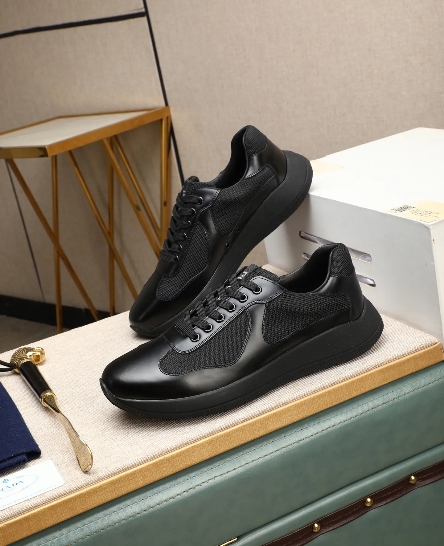 Men's shoes 💰600 Top quality New hot models on the official website, timeless for a century, 🆘 Trendy brand (Prada) mainly promotes hot models, avant-garde and versatile fashion men's shoes private version molding, cowhide surface splicing 1:1 oil edge treatment... fashionable and simple, original imported cowhide lining cowhide feet; the atmosphere and personality are more fashionable, eye-catching and pursuing class, it will subvert the old idea and be a must-have for fashion trendsetters with you! Must keep it for yourself! High-end comfort, high-end quality workmanship. Size: 38-44 Various colors available. full package